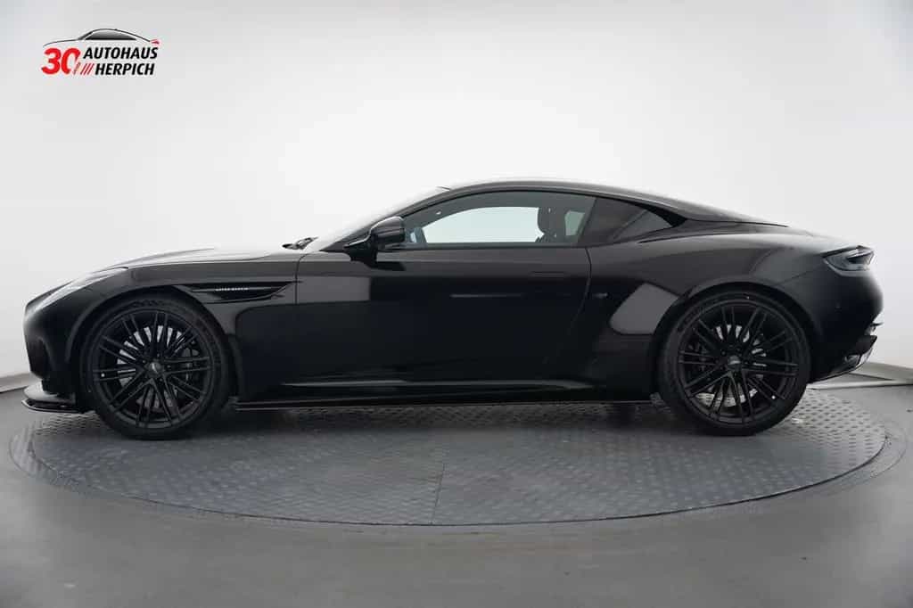 Aston Martin DB12 Performance-Seat Carbon Keramikbremse B&W 04/2024-photo-1