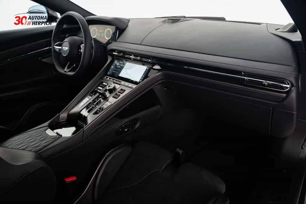 Aston Martin DB12 Performance-Seat Carbon Keramikbremse B&W 04/2024-photo-14