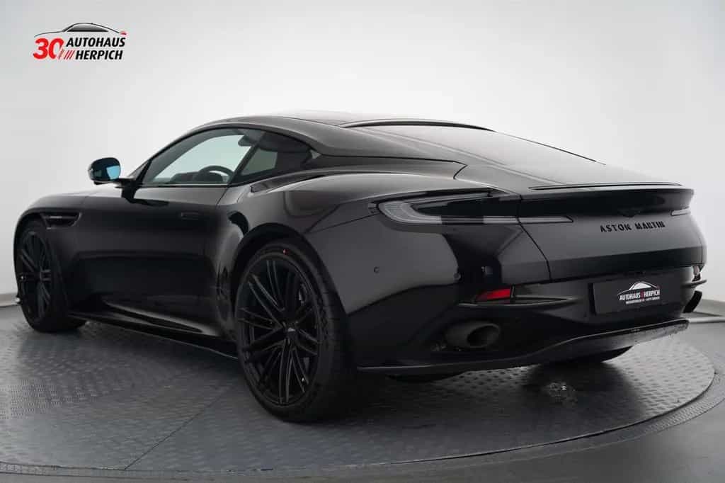 Aston Martin DB12 Performance-Seat Carbon Keramikbremse B&W 04/2024-photo-2