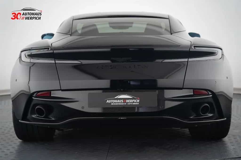 Aston Martin DB12 Performance-Seat Carbon Keramikbremse B&W 04/2024-photo-3