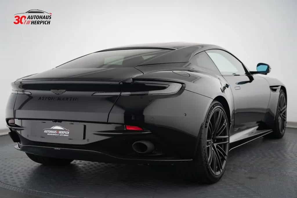 Aston Martin DB12 Performance-Seat Carbon Keramikbremse B&W 04/2024-photo-4