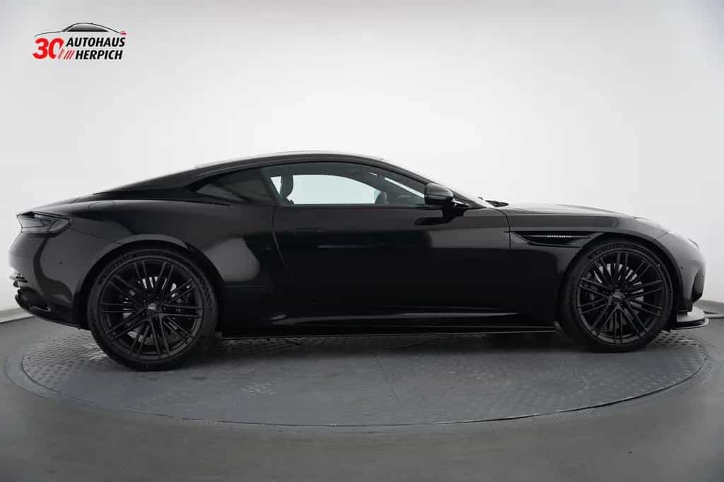 Aston Martin DB12 Performance-Seat Carbon Keramikbremse B&W 04/2024-photo-5
