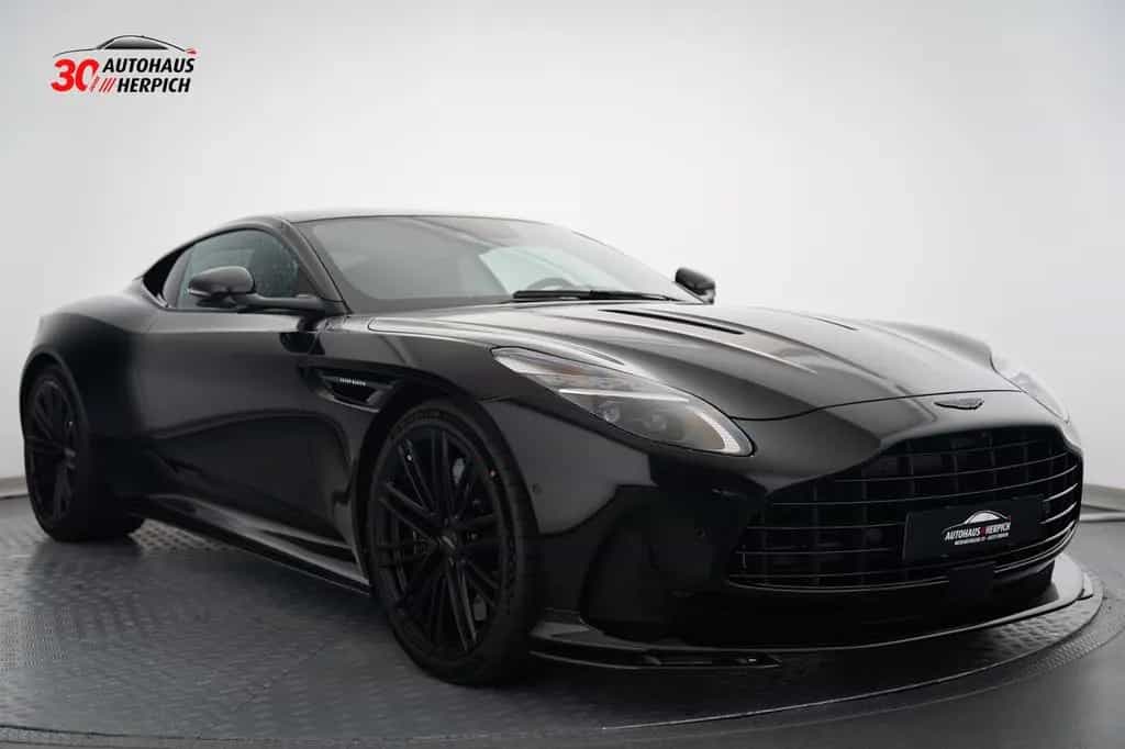 Aston Martin DB12 Performance-Seat Carbon Keramikbremse B&W 04/2024-photo-6