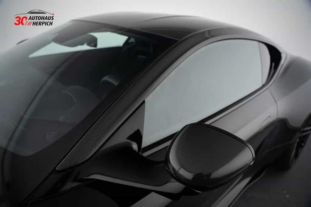 Aston Martin DB12 Performance-Seat Carbon Keramikbremse B&W 04/2024-photo-8