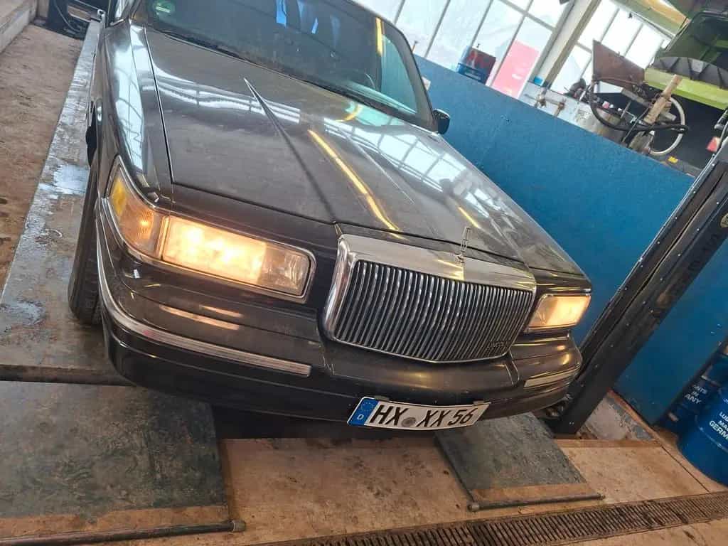Lincoln Town Car 07/1997-photo-0