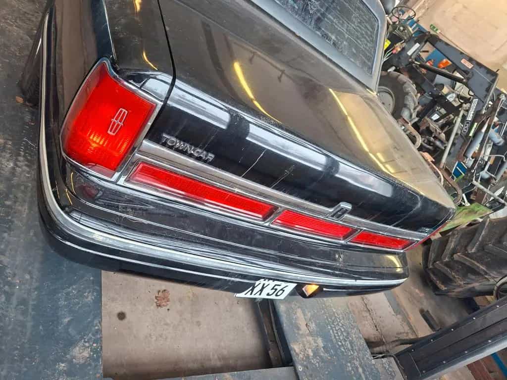 Lincoln Town Car 07/1997-photo-8