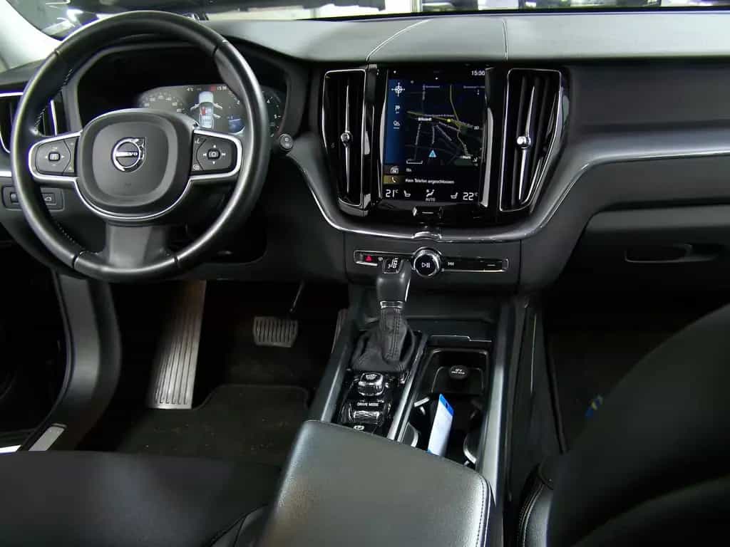 Volvo XC60 D4 Momentum Pro AUTOM LED+NAV+AMB+KAM+PDC 01/2020-photo-4