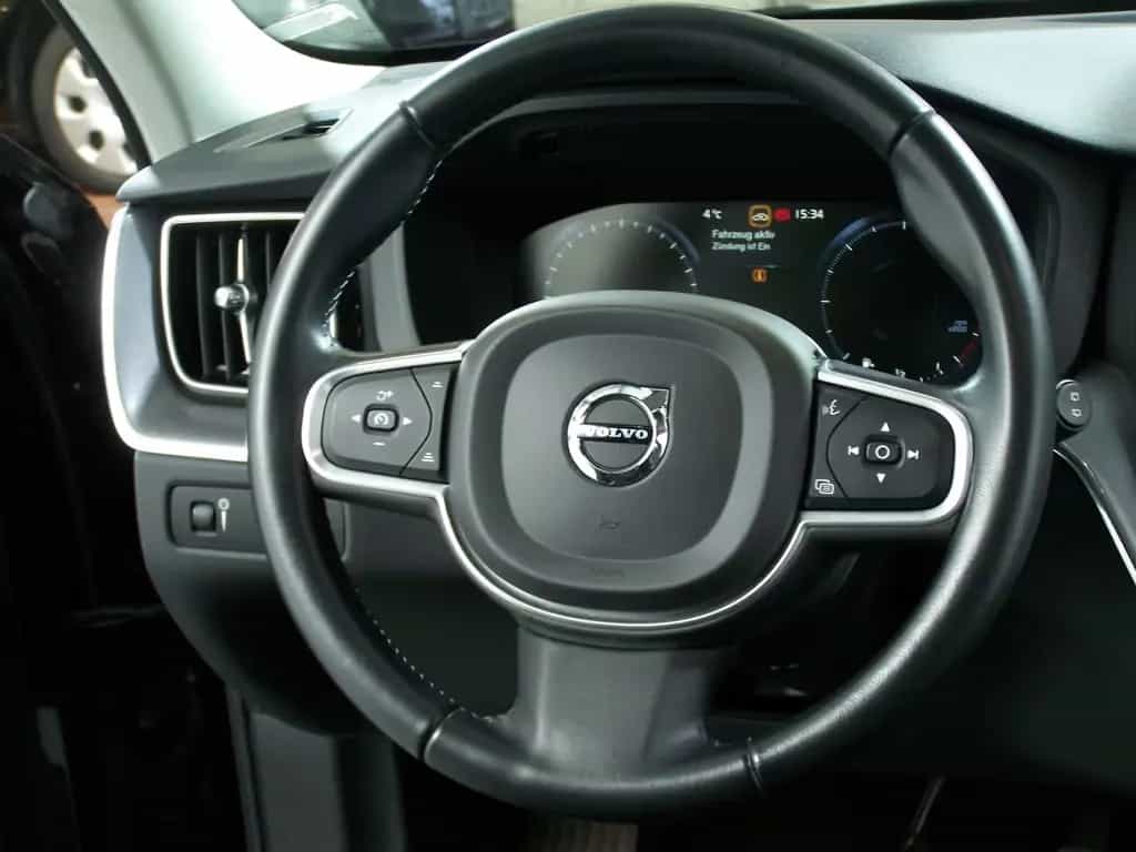 Volvo XC60 D4 Momentum Pro AUTOM LED+NAV+AMB+KAM+PDC 01/2020-photo-5