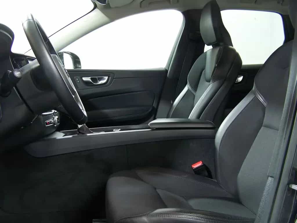 Volvo XC60 D4 Momentum Pro AUTOM LED+NAV+AMB+KAM+PDC 01/2020-photo-6