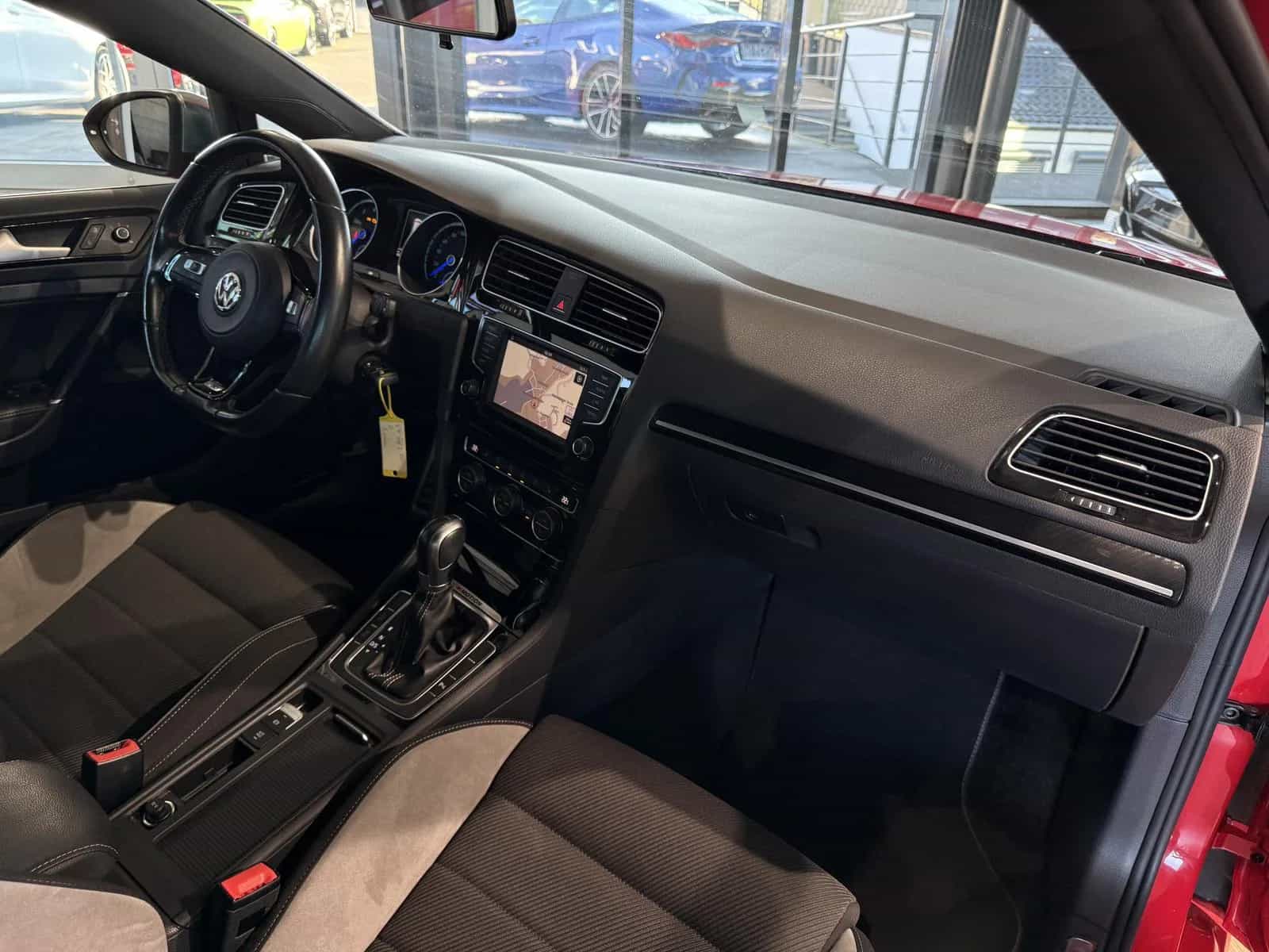 Volkswagen Golf 05/2016-photo-11