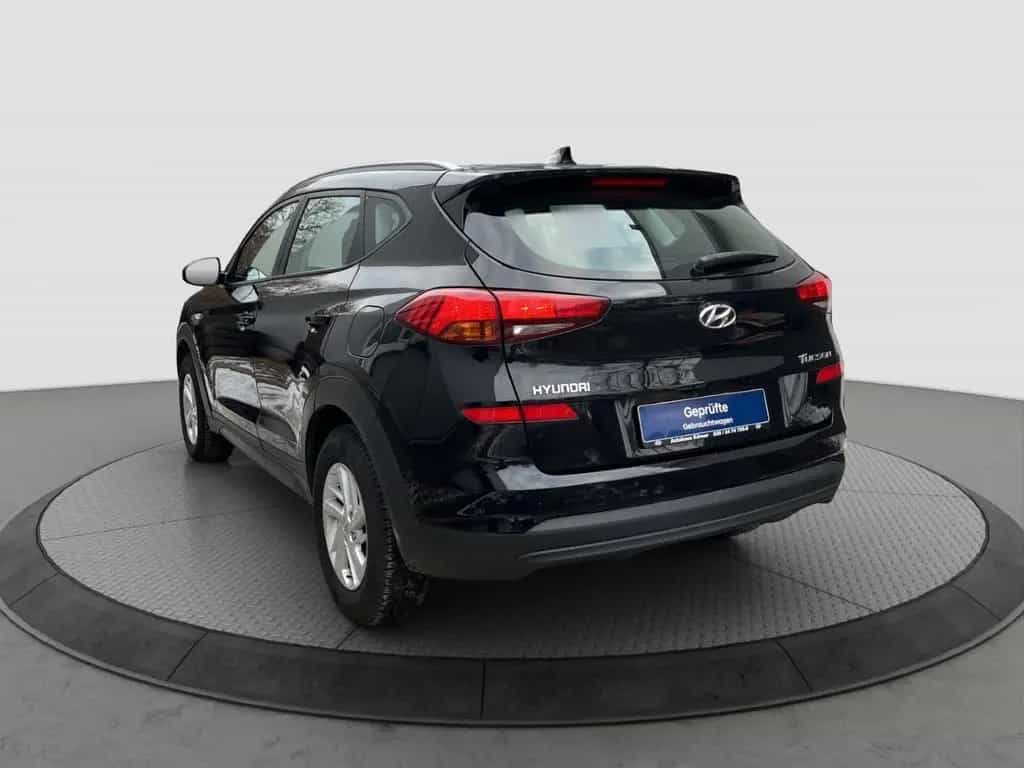 Hyundai TUCSON PURE 1.6 GDi *CAM*SITZHZG*NAVI*DAB* 12/2018-photo-2
