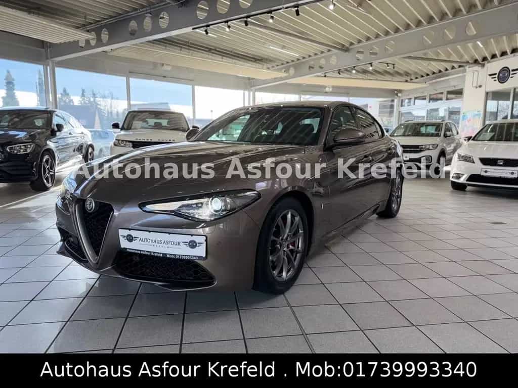 Alfa Romeo Giulia Super Efficiency *Kamera*PDC*AHK*8-fach 03/2017-photo-1