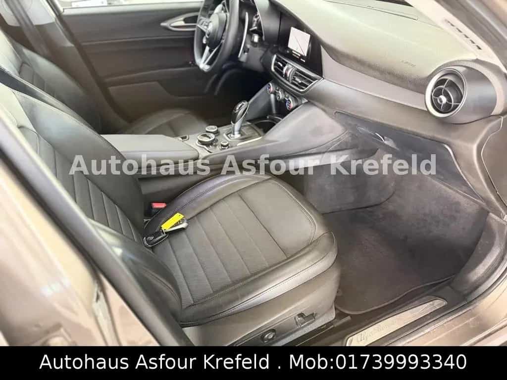 Alfa Romeo Giulia Super Efficiency *Kamera*PDC*AHK*8-fach 03/2017-photo-14
