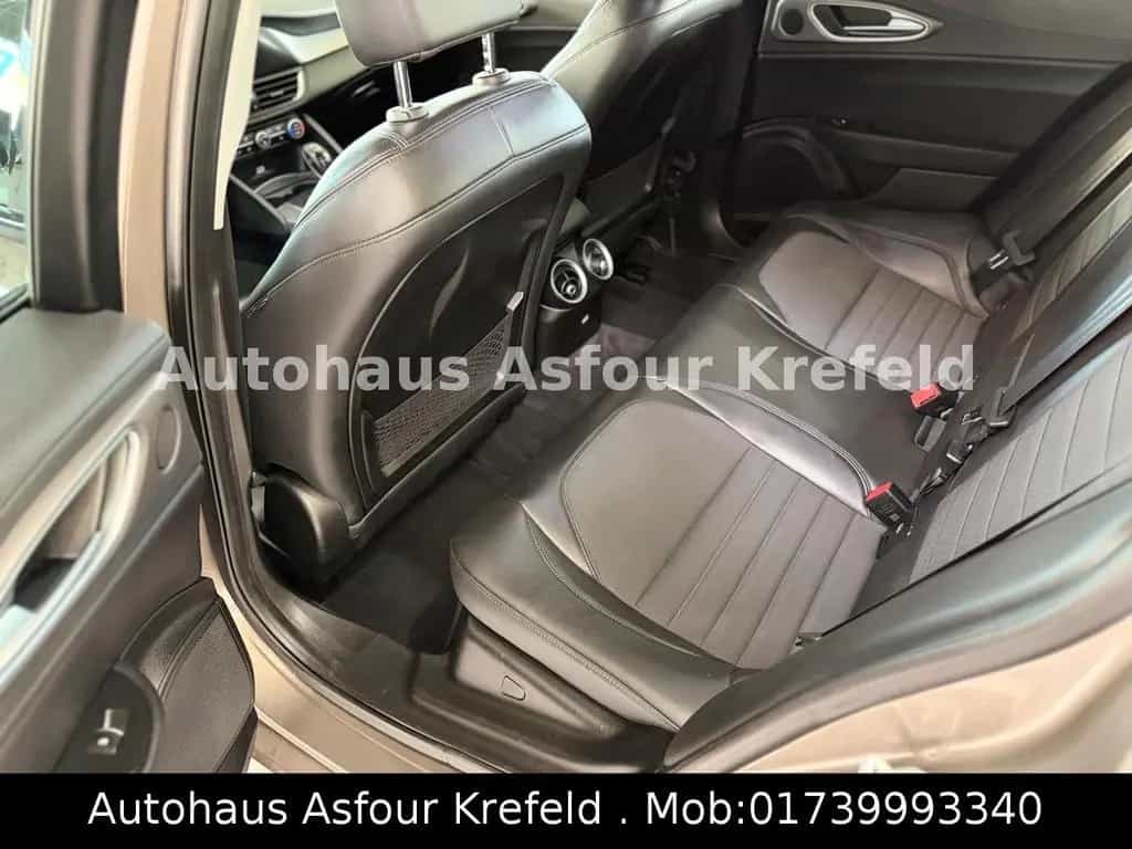 Alfa Romeo Giulia Super Efficiency *Kamera*PDC*AHK*8-fach 03/2017-photo-15