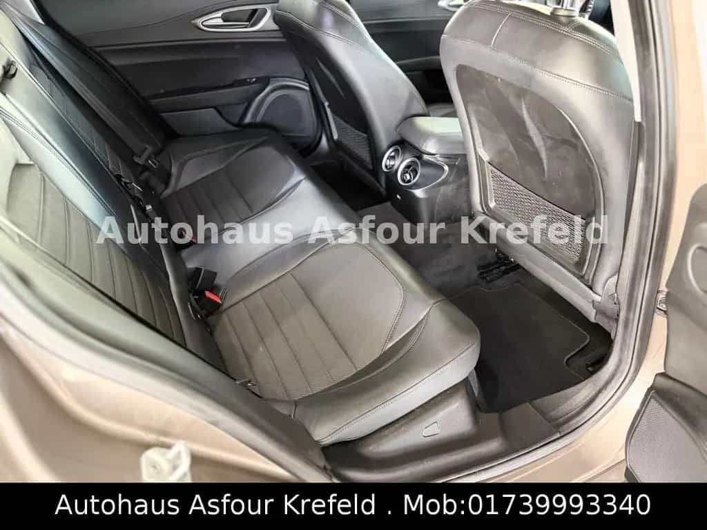 Alfa Romeo Giulia Super Efficiency *Kamera*PDC*AHK*8-fach 03/2017-photo-16