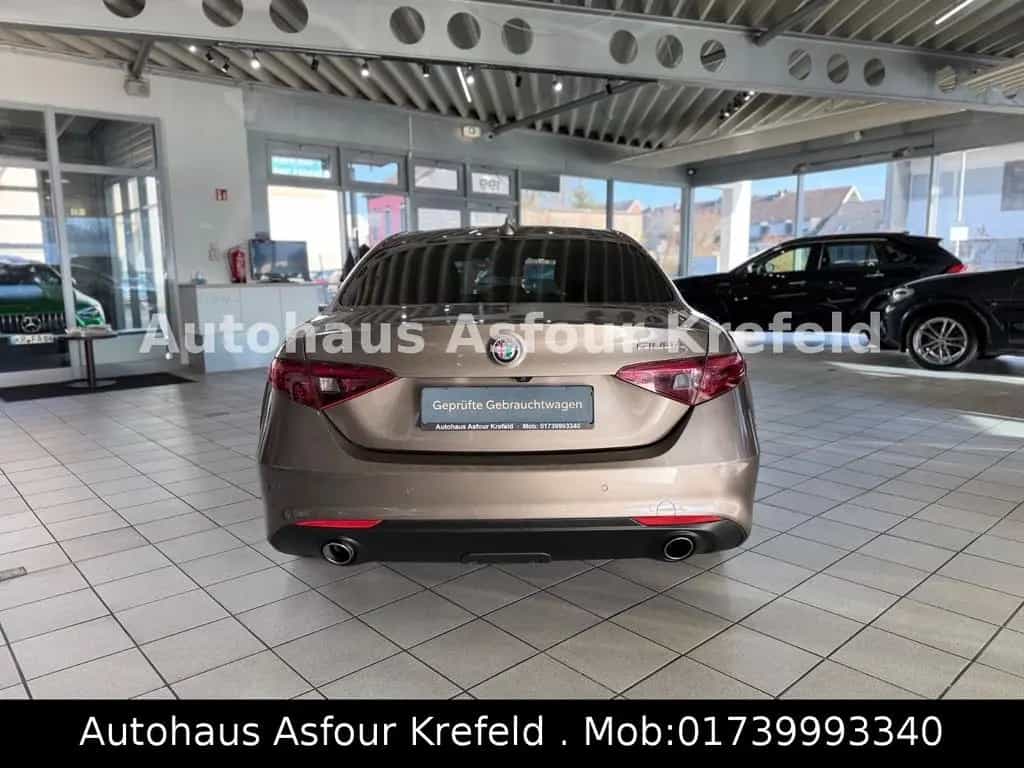 Alfa Romeo Giulia Super Efficiency *Kamera*PDC*AHK*8-fach 03/2017-photo-18