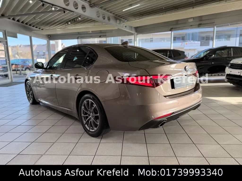 Alfa Romeo Giulia Super Efficiency *Kamera*PDC*AHK*8-fach 03/2017-photo-4