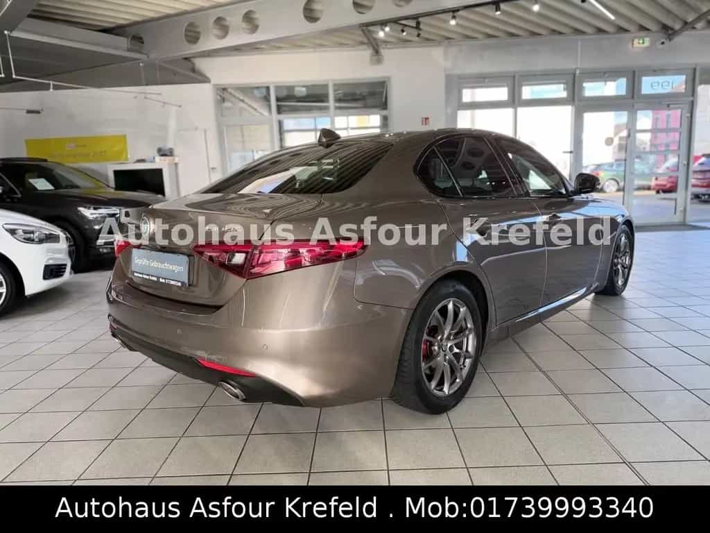 Alfa Romeo Giulia Super Efficiency *Kamera*PDC*AHK*8-fach 03/2017-photo-5
