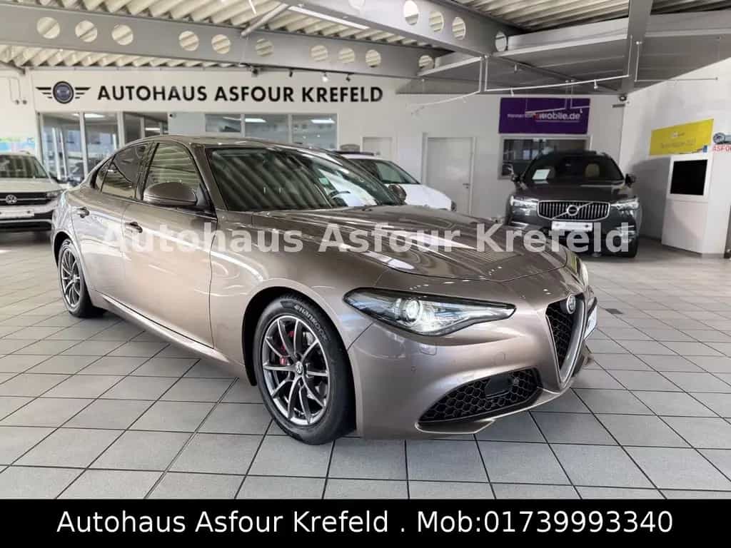 Alfa Romeo Giulia Super Efficiency *Kamera*PDC*AHK*8-fach 03/2017-photo-6