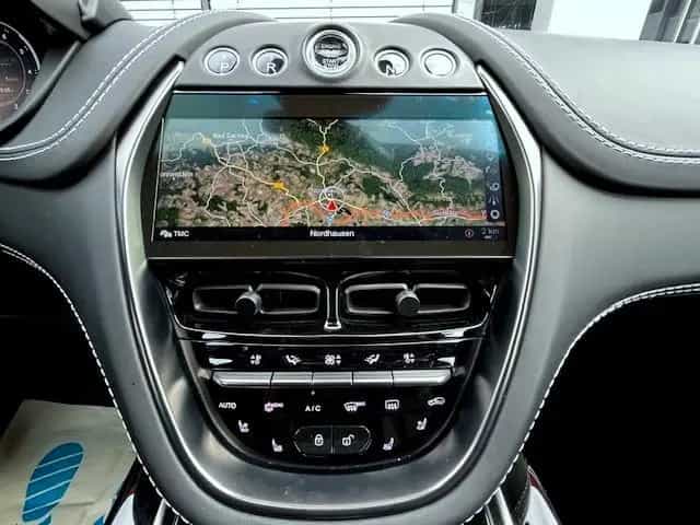 Aston Martin DBX 4.0 V8 04/2022-photo-12