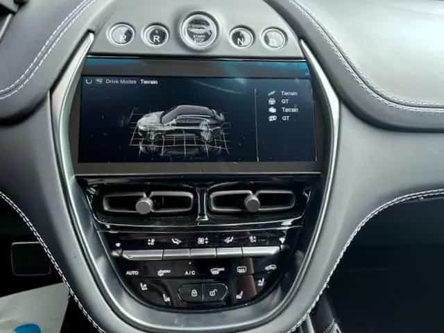 Aston Martin DBX 4.0 V8 04/2022-photo-14