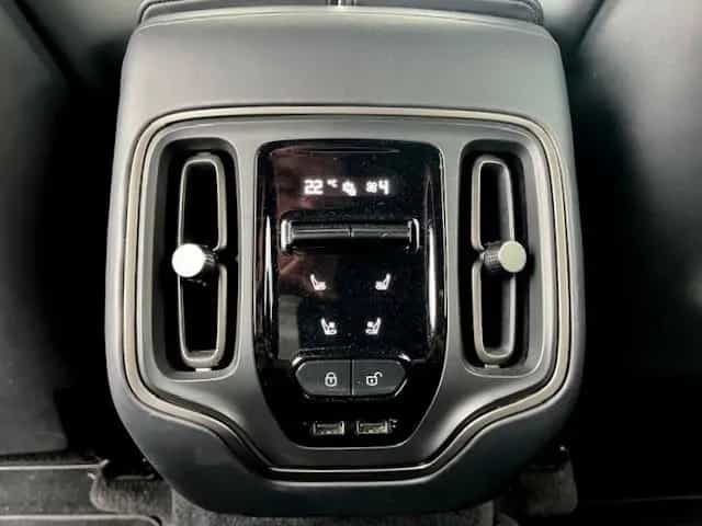 Aston Martin DBX 4.0 V8 04/2022-photo-18