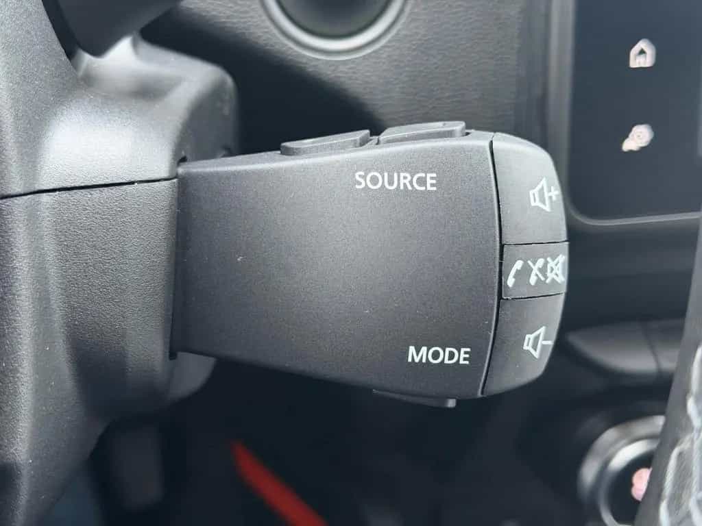 Dacia Duster II Extreme Leder LED Alu Spur 360° Navi 02/2023-photo-31