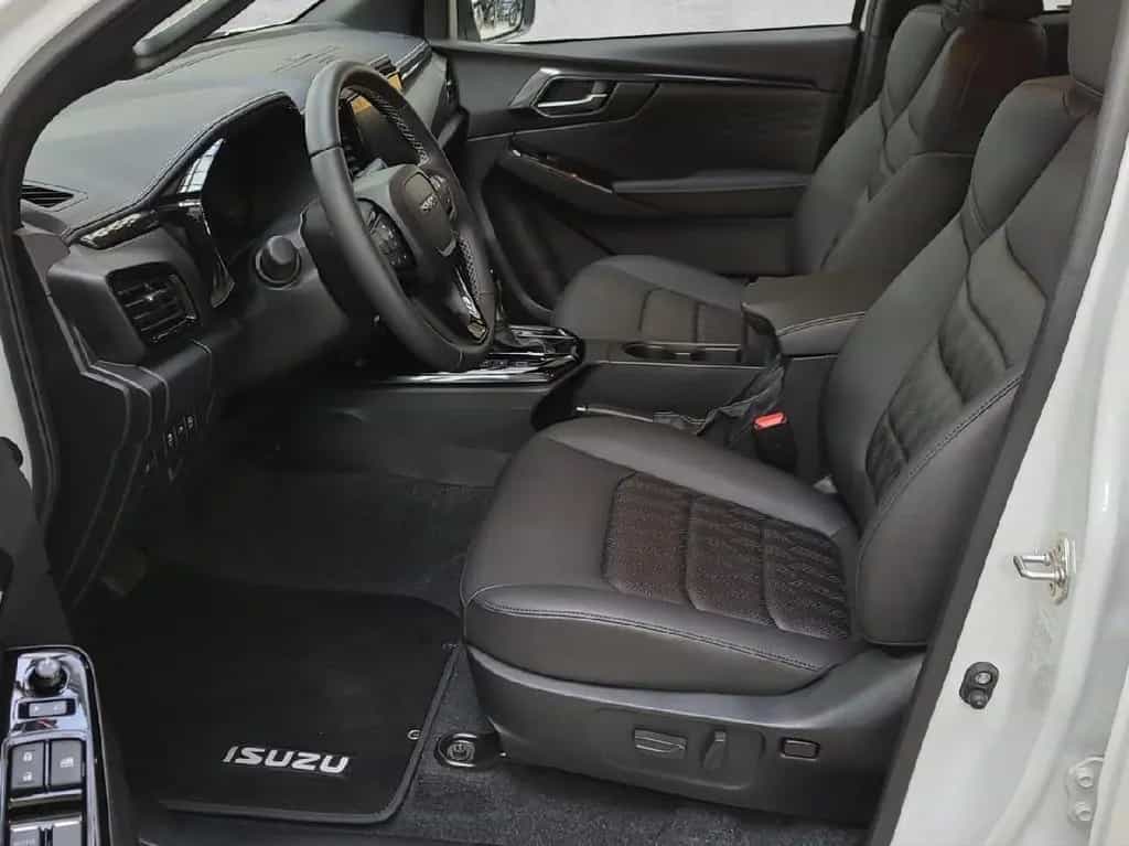 Isuzu D-Max Double Cab 4WD V-CROSS 1.9D 120KW/163PS AT 02/2026-photo-8