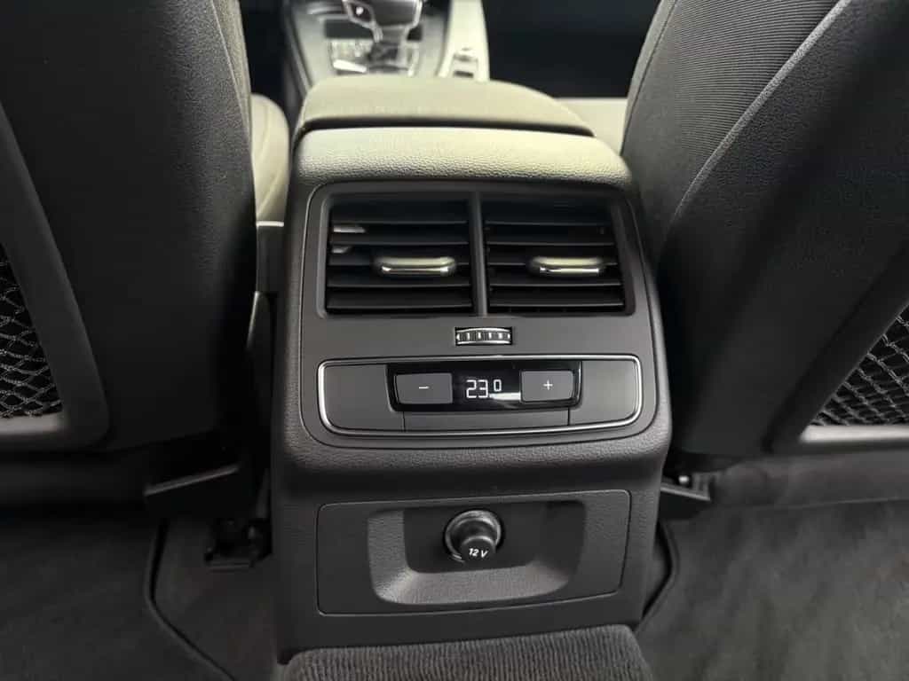 Audi A4 Lim. 40 TFSI quattro S-line Black Style 10/2023-photo-16