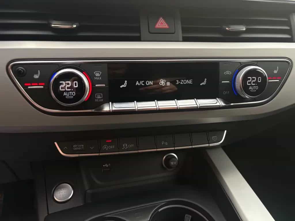Audi A4 Lim. 40 TFSI quattro S-line Black Style 10/2023-photo-27