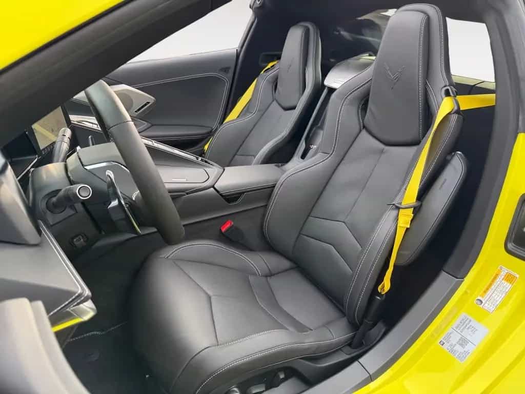 Corvette C8 STINGRAY*70TH*ANNIVERSARY*EDITION*DEUTSCH*NEU 08/2025-photo-12