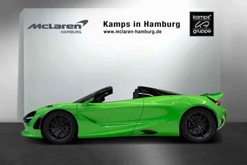 McLaren 750S Spider CF Exterior I Mantis Green I B&W null-photo-1