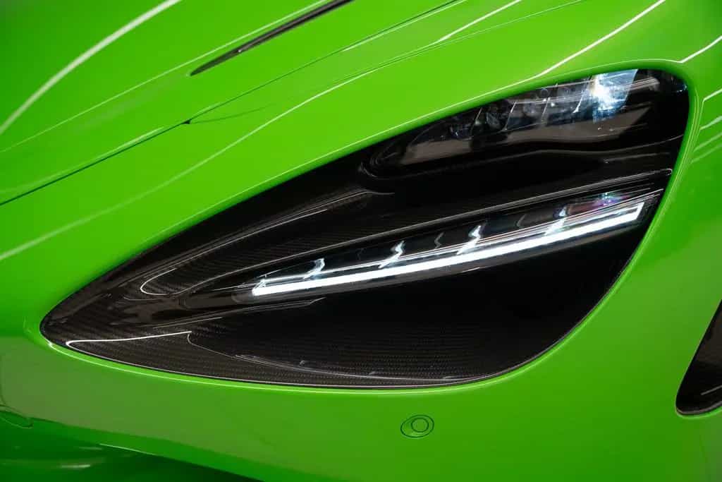 McLaren 750S Spider CF Exterior I Mantis Green I B&W null-photo-10
