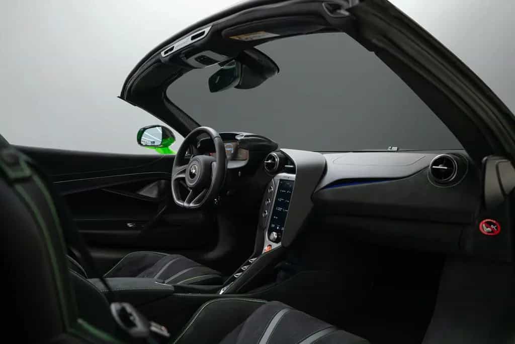 McLaren 750S Spider CF Exterior I Mantis Green I B&W null-photo-18