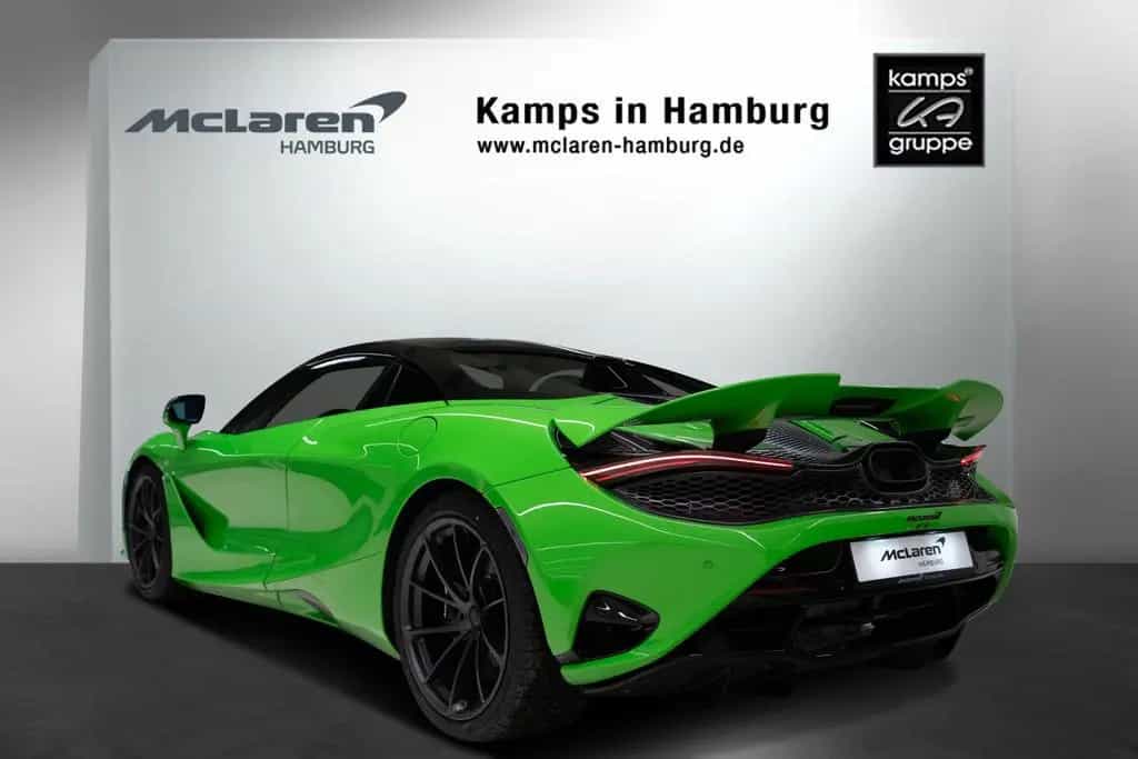 McLaren 750S Spider CF Exterior I Mantis Green I B&W null-photo-2