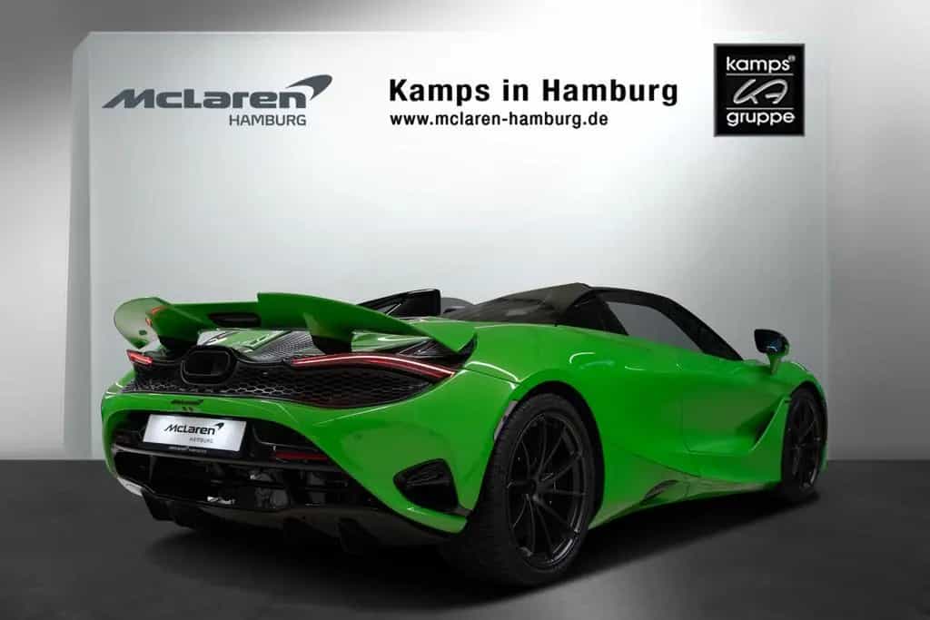 McLaren 750S Spider CF Exterior I Mantis Green I B&W null-photo-4