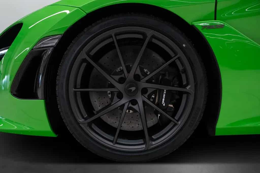 McLaren 750S Spider CF Exterior I Mantis Green I B&W null-photo-8