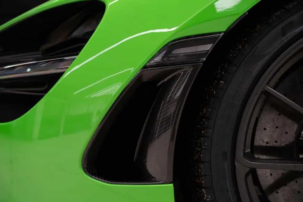McLaren 750S Spider CF Exterior I Mantis Green I B&W null-photo-9