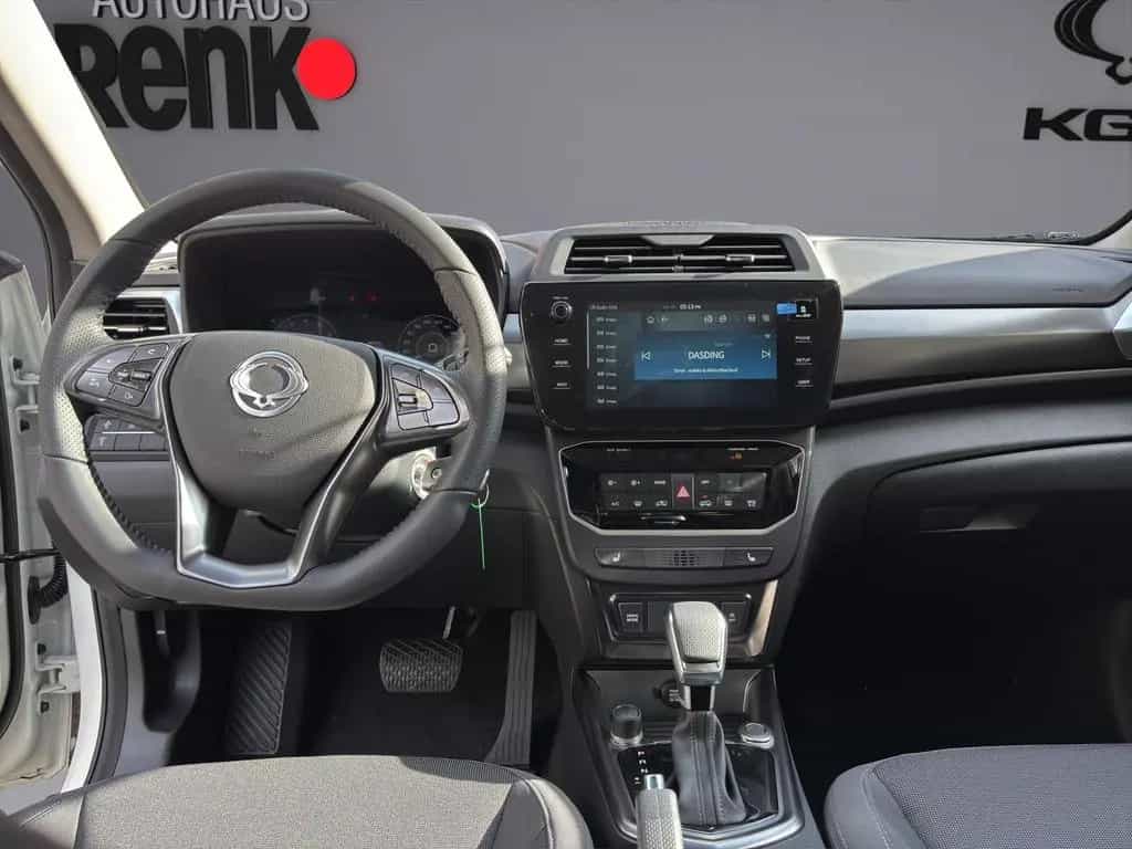 KGM Tivoli Essential 1.5 2WD *SHZ/RFK/APP/PDC* null-photo-9