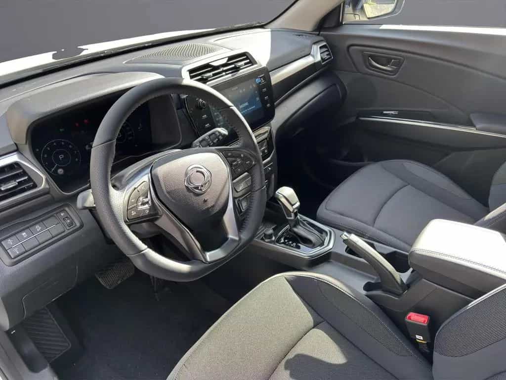 KGM Tivoli Essential 1.5 2WD *SHZ/RFK/APP/PDC* null-photo-8