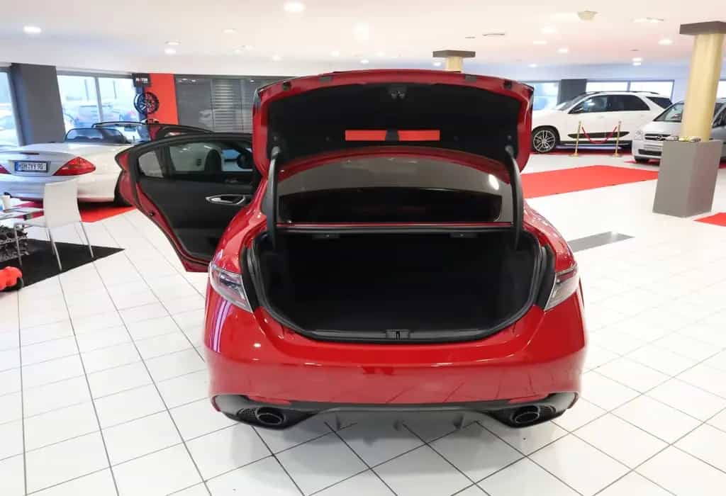 Alfa Romeo Giulia Veloce Q4,Aut,Matirx,Nav,KeyG,RFK,TWA,ACC 10/2024-photo-16