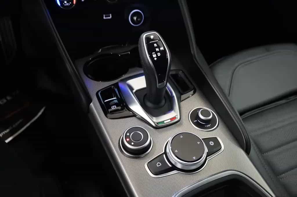 Alfa Romeo Giulia Veloce Q4,Aut,Matirx,Nav,KeyG,RFK,TWA,ACC 10/2024-photo-28