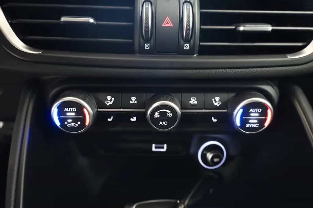 Alfa Romeo Giulia Veloce Q4,Aut,Matirx,Nav,KeyG,RFK,TWA,ACC 10/2024-photo-29