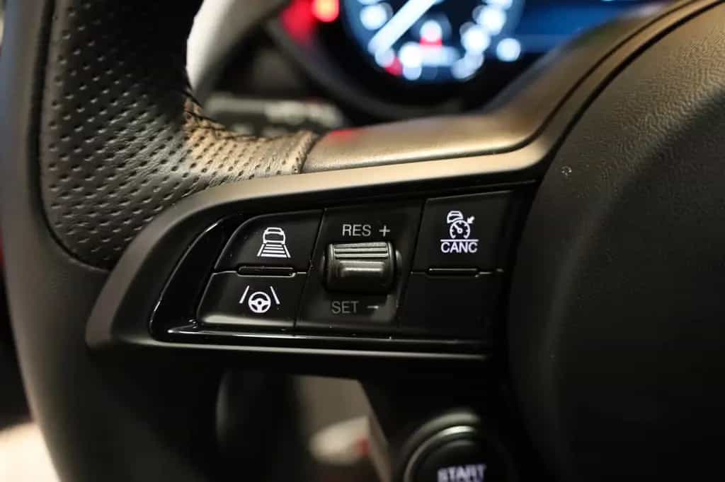 Alfa Romeo Giulia Veloce Q4,Aut,Matirx,Nav,KeyG,RFK,TWA,ACC 10/2024-photo-30