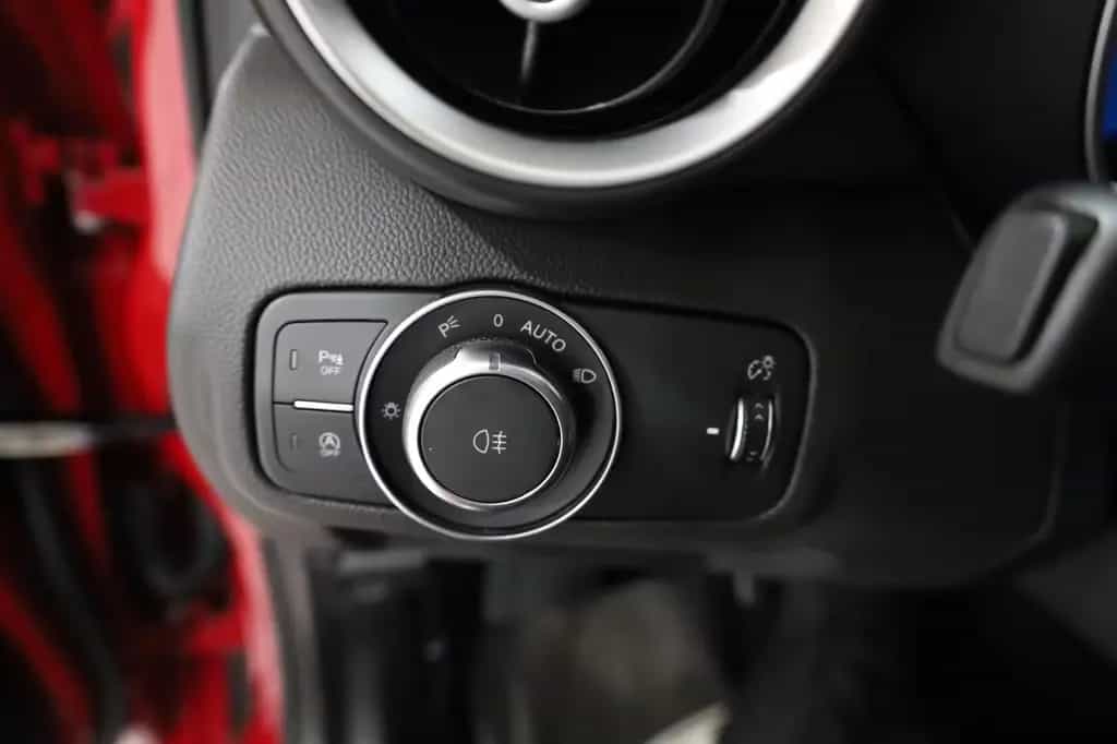 Alfa Romeo Giulia Veloce Q4,Aut,Matirx,Nav,KeyG,RFK,TWA,ACC 10/2024-photo-35