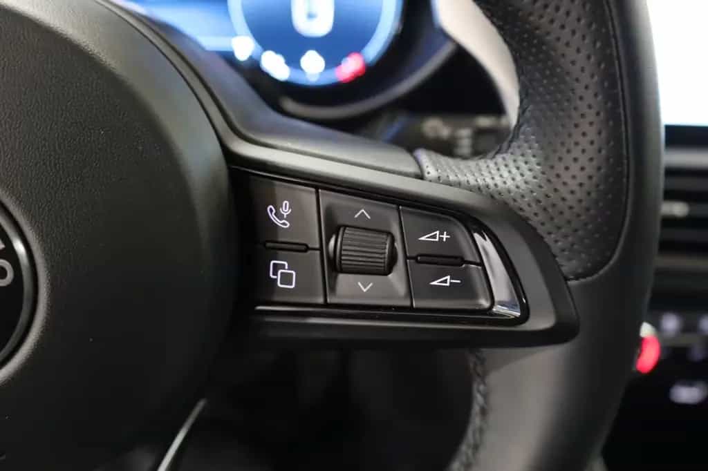 Alfa Romeo Giulia Veloce Q4,Aut,Matirx,Nav,KeyG,RFK,TWA,ACC 10/2024-photo-37