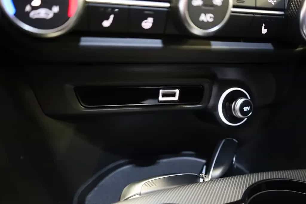 Alfa Romeo Giulia Veloce Q4,Aut,Matirx,Nav,KeyG,RFK,TWA,ACC 10/2024-photo-39
