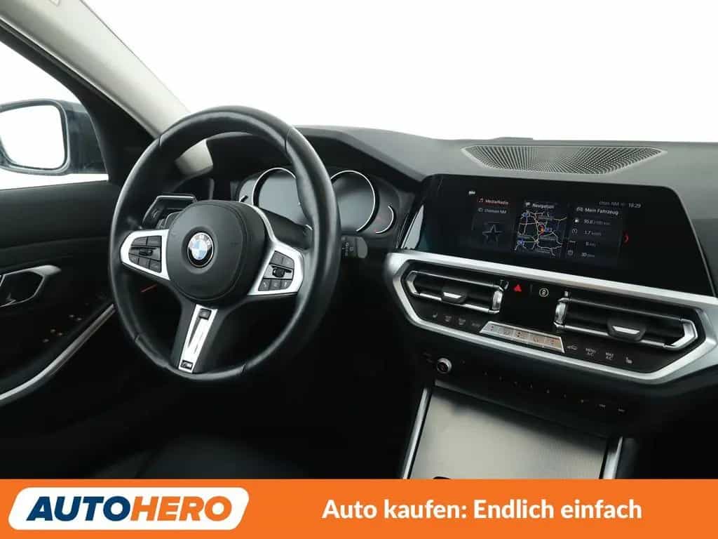 BMW 3 Series 330i Sport Line Aut.*NAVI*PDC*SHZ*TEMPO*ALU* 11/2019-photo-12