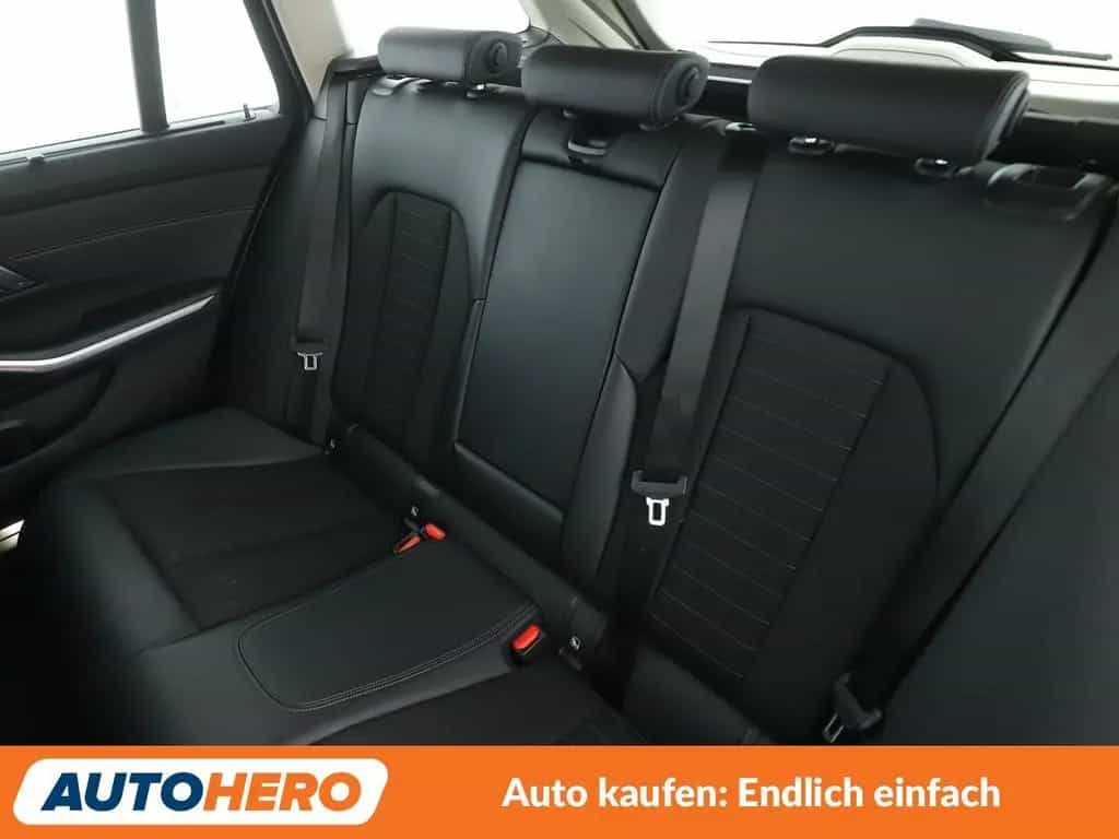 BMW 3 Series 330i Sport Line Aut.*NAVI*PDC*SHZ*TEMPO*ALU* 11/2019-photo-13