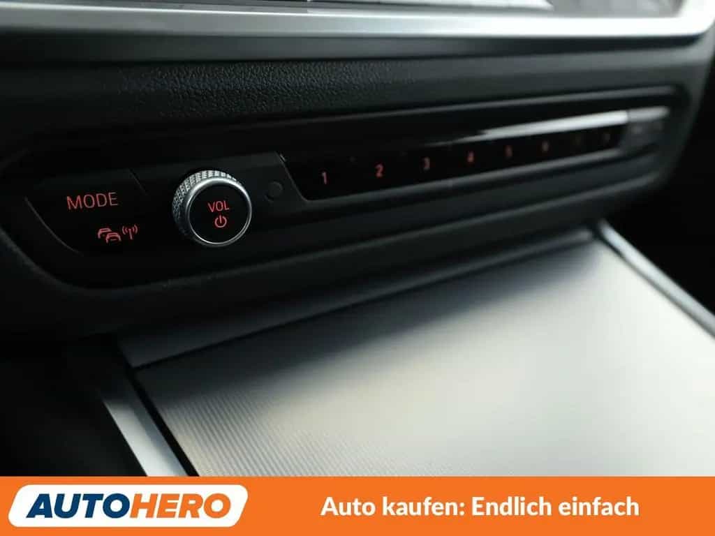 BMW 3 Series 330i Sport Line Aut.*NAVI*PDC*SHZ*TEMPO*ALU* 11/2019-photo-22